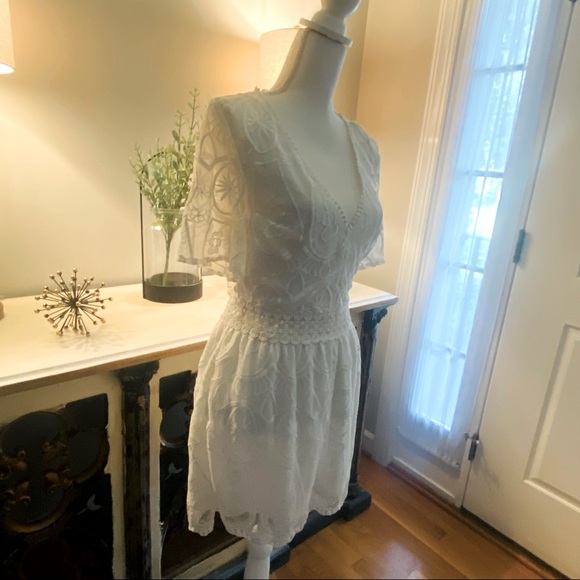 2/$40 Mi Ami White Lace Overlay Short Jumper Jumpsuit M - Picture 5 of 10